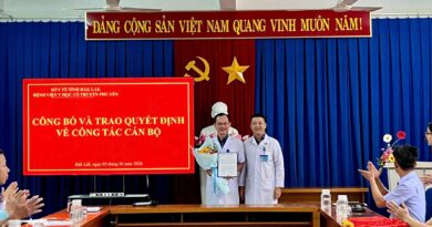 Lễ chào cờ đầu năm 2026 và công bố quyết định bổ nhiệm lại Phó Giám đốc Bệnh viện Lễ chào cờ đầu năm 2026 và công bố quyết định bổ nhiệm lại Phó Giám đốc Bệnh viện