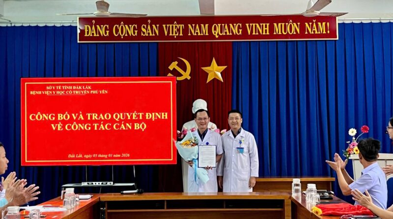 Lễ chào cờ đầu năm 2026 và công bố quyết định bổ nhiệm lại Phó Giám đốc Bệnh viện Lễ chào cờ đầu năm 2026 và công bố quyết định bổ nhiệm lại Phó Giám đốc Bệnh viện